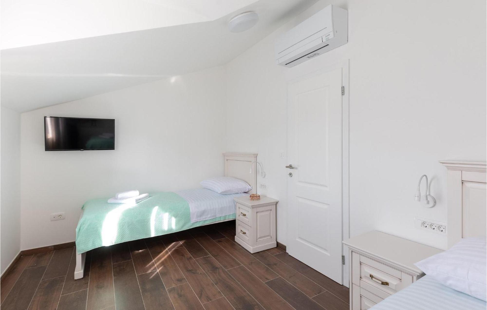 Lovely Home In Klek With House A Panoramic View Esterno foto